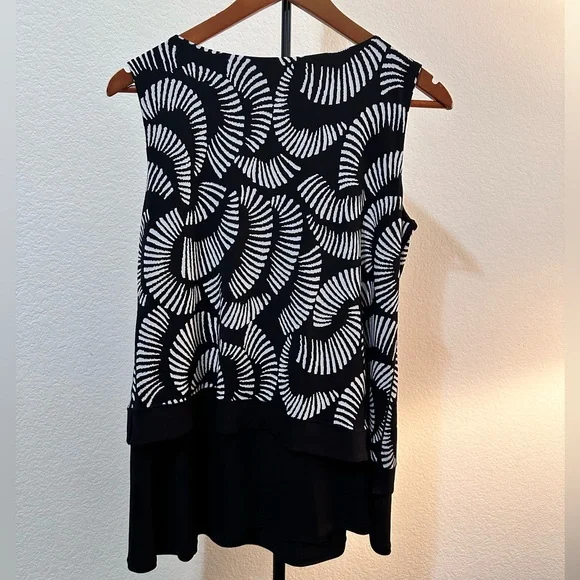 Eva Varro - Picture 3 of 3